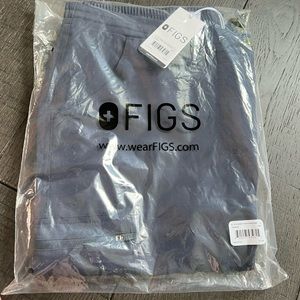 Figs BNWT Quiet Navy yolas Large